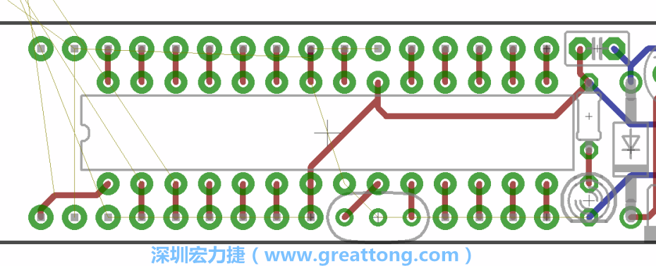 諧振器應(yīng)擺放在ATmega微控制器的針腳8、9和10旁邊，在共鳴器和微控制器中間的高頻信號(hào)線應(yīng)該要愈短愈好，此外，其它的信號(hào)線應(yīng)該要遠(yuǎn)離這個(gè)區(qū)域且配置在諧振器的下方，這樣做是為了防止不必要的無(wú)線電波干擾。